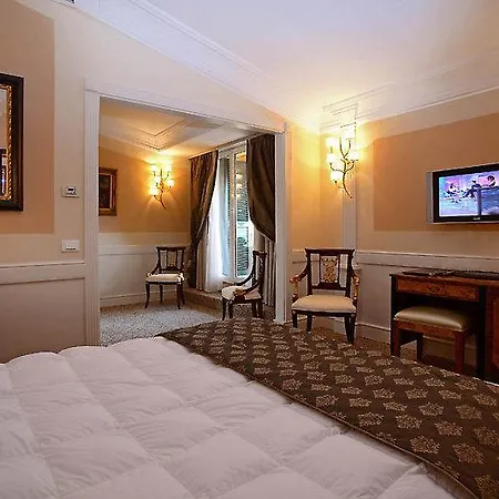 ブティック トレビ 4*