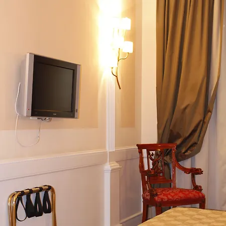 ブティック トレビ 4*