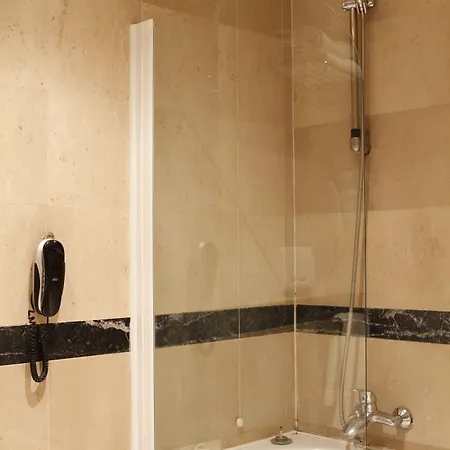 ブティック トレビ 4*