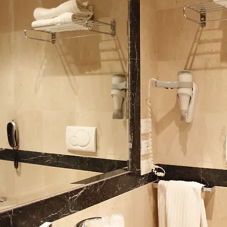 ブティック トレビ 4*