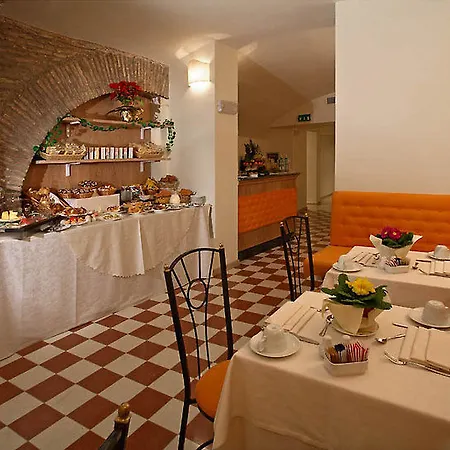 ブティック トレビ 4* ローマ