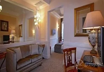 ブティック トレビ