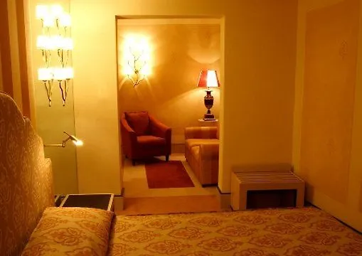 Boutique Trevi Hotel 4*