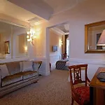 מלון Boutique Trevi 4*